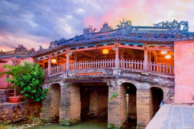 The Japanese Pagoda Bridge in hoi an travel guide 2024